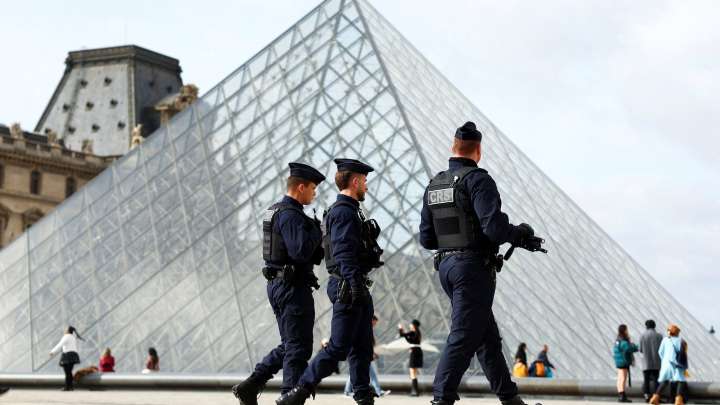 Robo al Museo del Louvre: Dictan Prisión Preventiva a 2 Detenidos por el Atraco