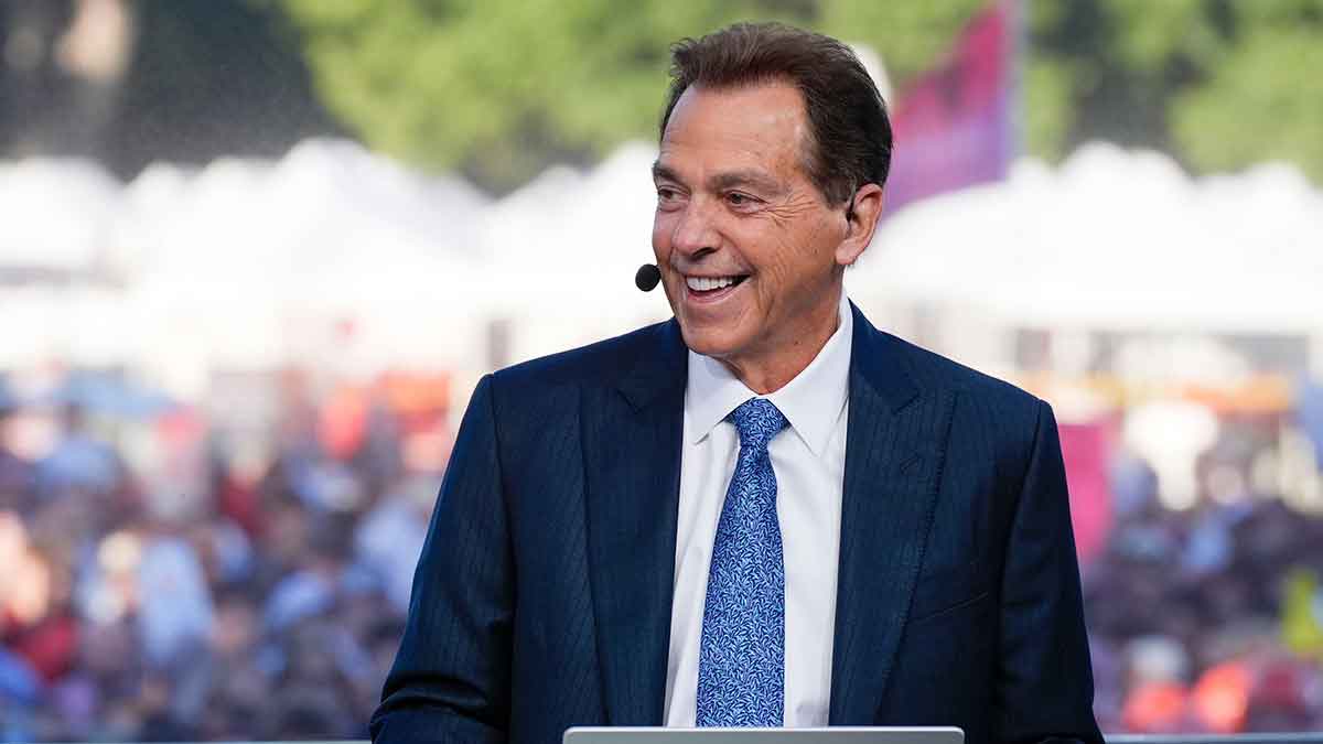 Nick Saban tells hilarious coaching story on College Gameday