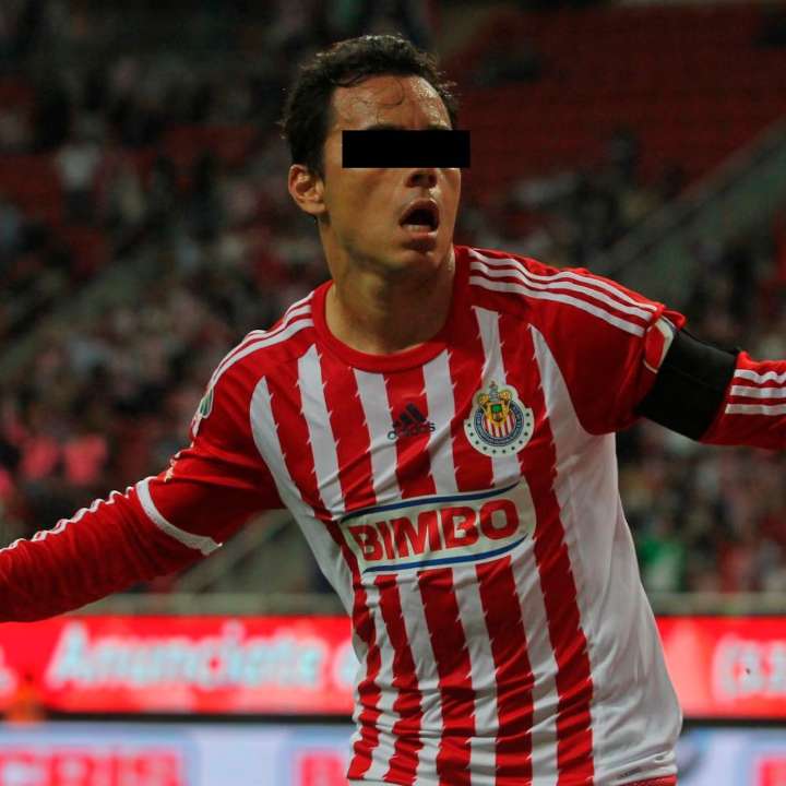 Retiran figura de Omar “N” del museo de Chivas en el Estadio Akron