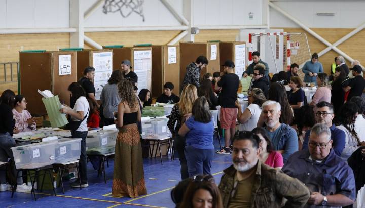Elecciones en la región de Valparaíso: cerca de 1,7 millones de personas podrán votar en los 215 locales habilitados en las 38 comunas