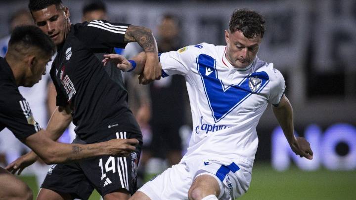 Pese al golazo de laboratorio de Deportivo Riestra, Vélez rescató un agónico empate
