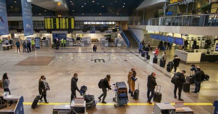 Vilnius Airport halts flights over smugglers' balloons