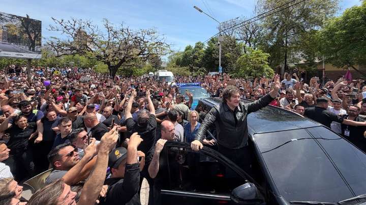 Nuevas escalas de campaña: Javier Milei está en Corrientes y se prepara para otra caminata