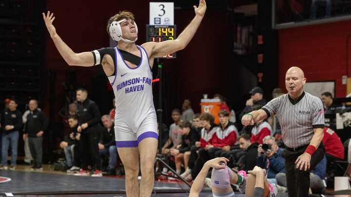 Iowa wrestling secures first commitment for 2027 recruiting class