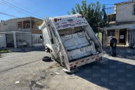 Camión de basura cae en hundimiento en Infonavit Tecnológico