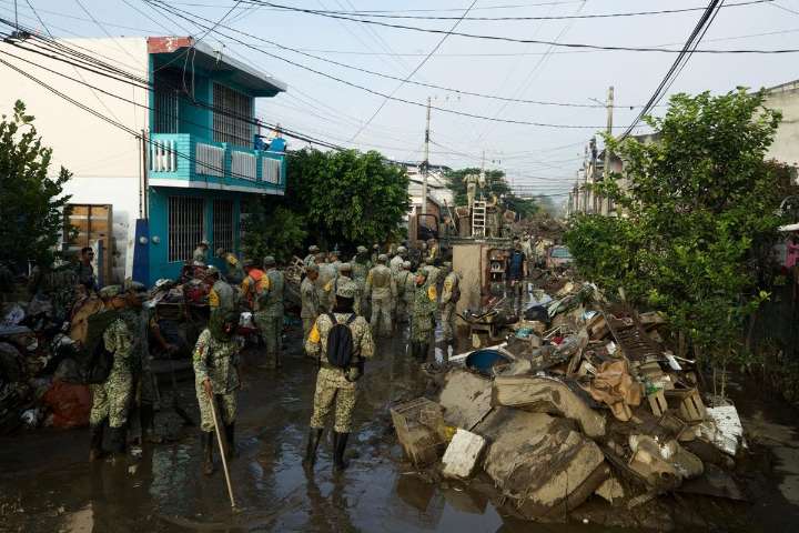Tras una semana del desbordamiento del Cazones colonias siguen anegadas en Poza Rica