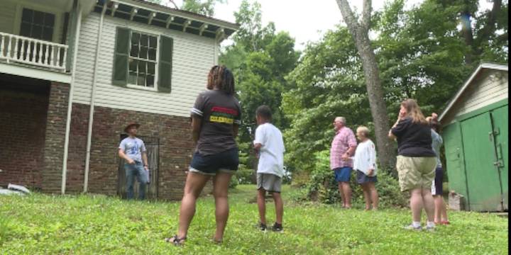 Mabry-Hazen House leads volunteer cleanup before Tennessee football game