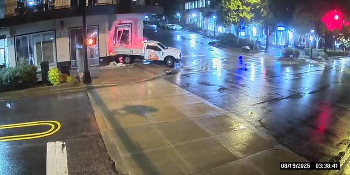 WATCH: Burglars crash car into Lululemon in Greenville