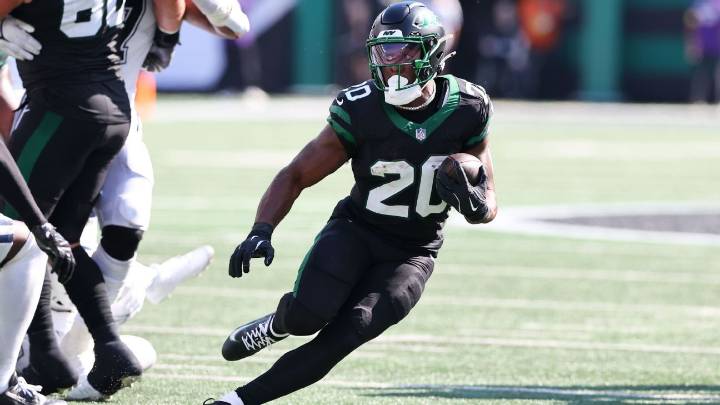 Jets' Aaron Glenn reiterates he doesn't want Breece Hall traded
