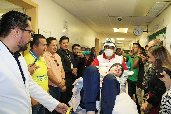 Joven venezolano en Ecuador supera una odisea de más de 1.200 días en el hospital en su batalla por la vida