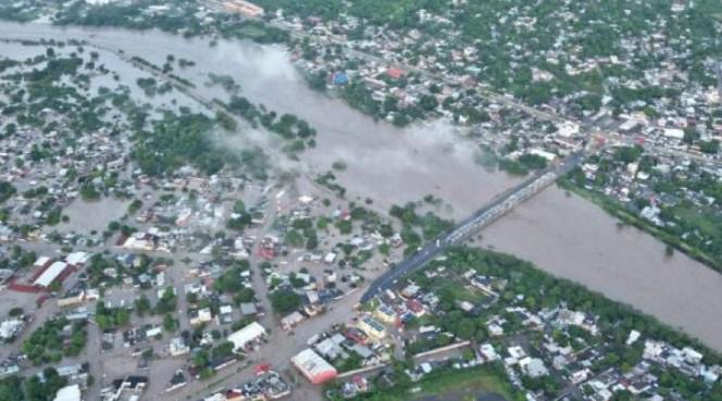 Trágicas inundaciones en Veracruz se llevan el sustento de los naranjeros