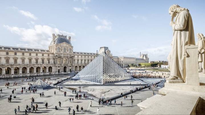 Louvre Museum Shut Down After Confirmed Robbery, Culture Minister Rachida Dati Investigates