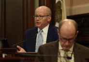 Illinois lawmakers seek to curb feds in immigration raids