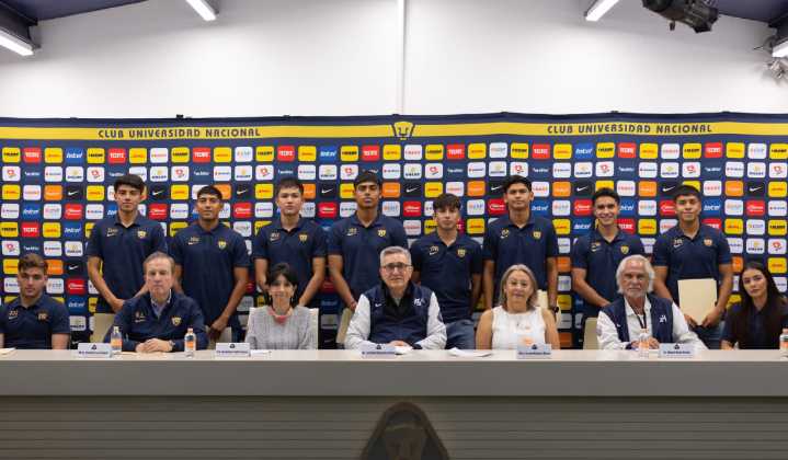 No por nada son Univesitarios: Pumas celebra a sus canteranos que finalizaron la preparatoria en la UNAM