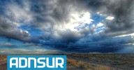 15:37 Rescataron a una pareja que quedó atrapada tras volcar con su vehículo en una ruta patagónica