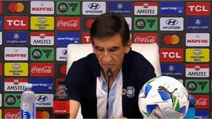 Gustavo Costas, al borde de las lágrimas tras la eliminación de Racing: "Defraudé a mi gente"