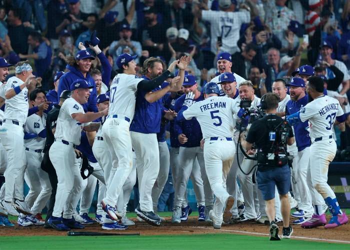 Dodgers derrotaron 6×5 a Azulejos en el tercer juego de la Serie Mundial en 18 innings de 6 horas y 39 minutos