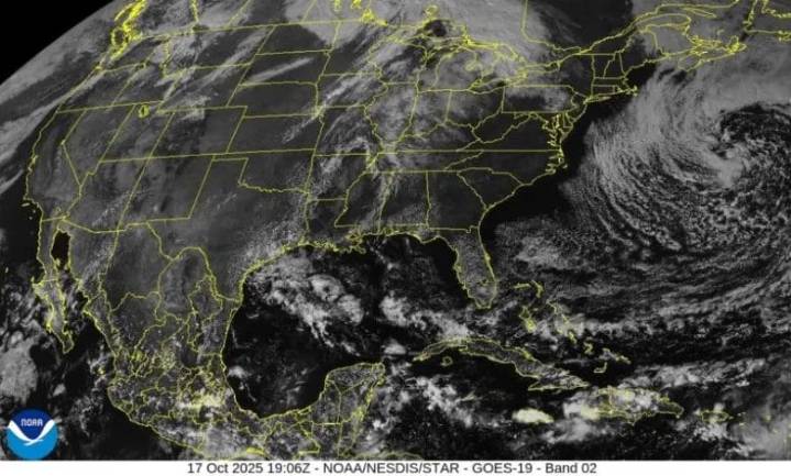 Onda tropical y vaguada generarán lluvias en la península