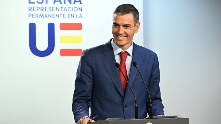 Sánchez acuerda con Alemania avanzar en la oficialidad del catalán, galego y euskera tras el órdago de Junts