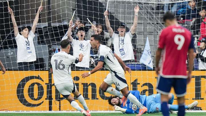 Muller scores, Vancouver Whitecaps open MLS playoffs with victory