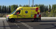 Un motorista herido con quemaduras en el cuerpo tras chocar con una furgoneta