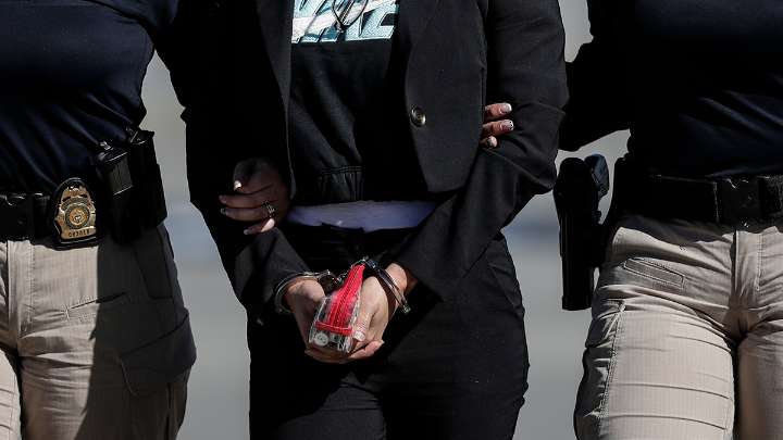 Arrestan en EE.UU. a modelo mexicana acusada de asesinar a un narcotraficante