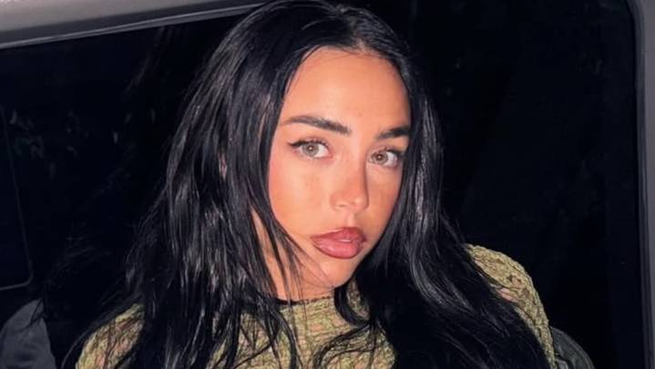 Nicki Nicole armó un look con corpiño Gucci a la vista para su primer viaje a Brasil
