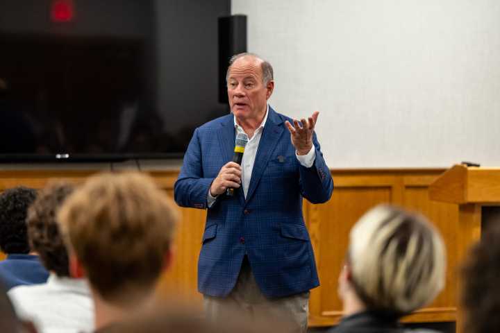 Detroit Mayor Mike Duggan pitches independent gubernatorial campaign to UMich students