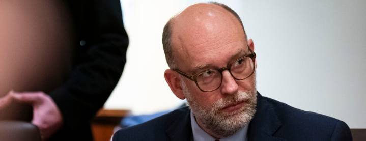 White House Says Federal Worker Layoffs Begin Amid Shutdown (2)