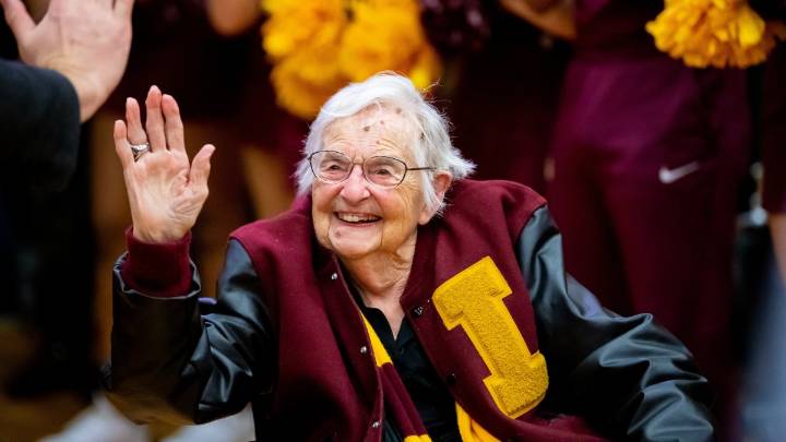 Former SoCal students remember Loyola Chicago's inspirational Sister Jean