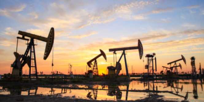 Caen los precios del petróleo, tras llamada entre Trump y Putin