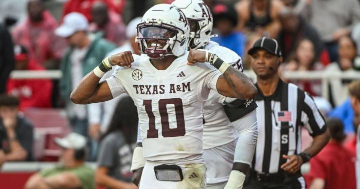 Reed throws for 280 yards and 3 TDs, runs for another score as No. 4 Texas A&M beats Arkansas 45
