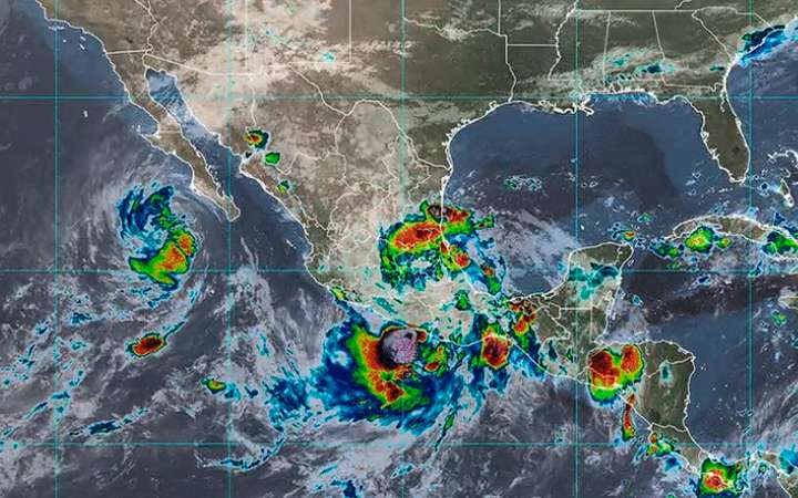 'Priscilla' genera intensas lluvias y fuerte oleaje en BCS y occidente del país