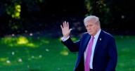 Trump ‘anda con todo’:  Afirma que sus militares atacaron un submarino que transportaba drogas
