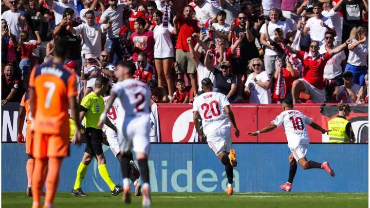 El Sevilla de Almeyda aplastó al Barcelona en la Liga de España