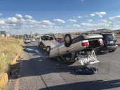 Volcadura en el Circuito Universitario deja una mujer lesionada