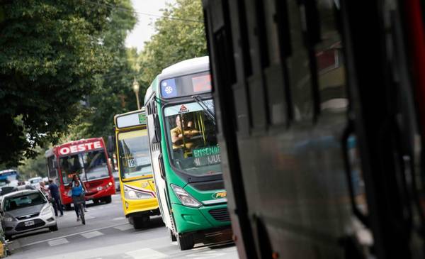 Nuevo aumento del boleto de colectivo en La Plata: desde cuándo y las tarifas