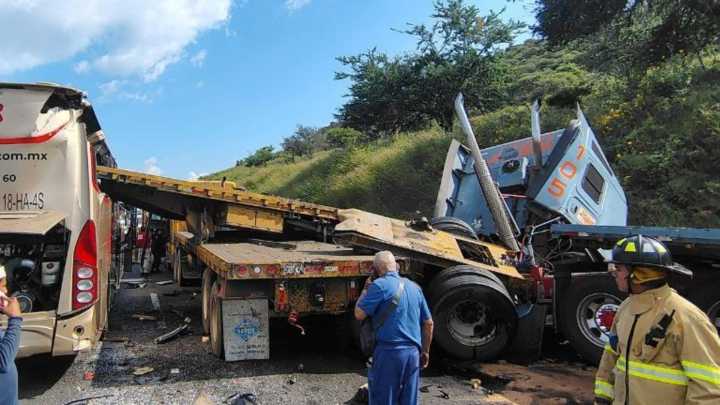 23 Lesionados Tras Choque Múltiple en Autopista a Morelia; Fueron Trasladados a Ocotlán