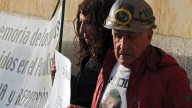 Manuel Moure, padre de uno de los mineros de la Vasco muertos en 2013, reclama justicia: "O casco o aquí me van a tener siempre"