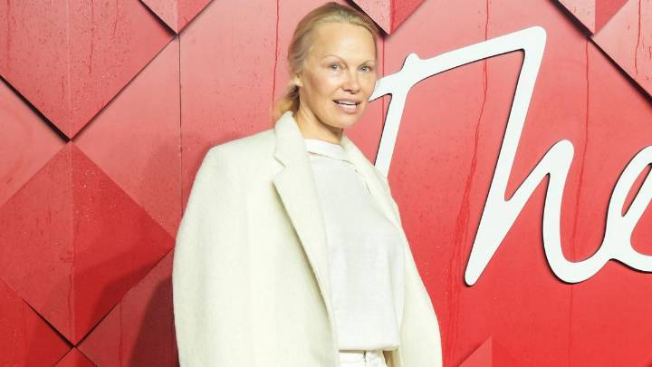 Pamela Anderson 'jumped off crazy train' by rejecting makeup
