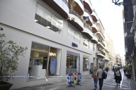 Susto este lunes en el centro de Huelva al caer parte de una cornisa