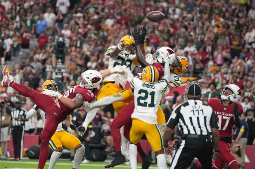 Josh Jacobs anota dos veces, Parsons logra tres capturas y Packers vencen 27