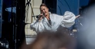 Gloria Estefan emociona en la Hispanidad al recordar a su abuelo asturiano y sus raíces españolas