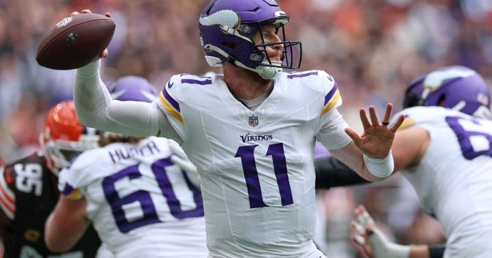 Vikings to start QB Carson Wentz against his former team, the Eagles, while McCarthy mends