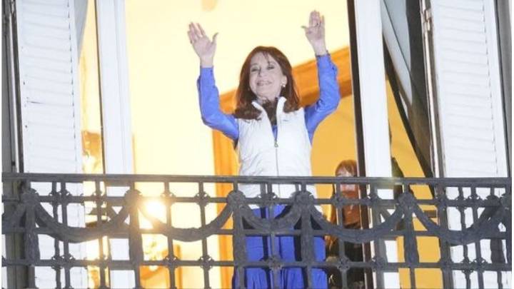 Cristina Kirchner apuntó a Kicillof por la derrota electoral: "El desdoblamiento fue un error político"