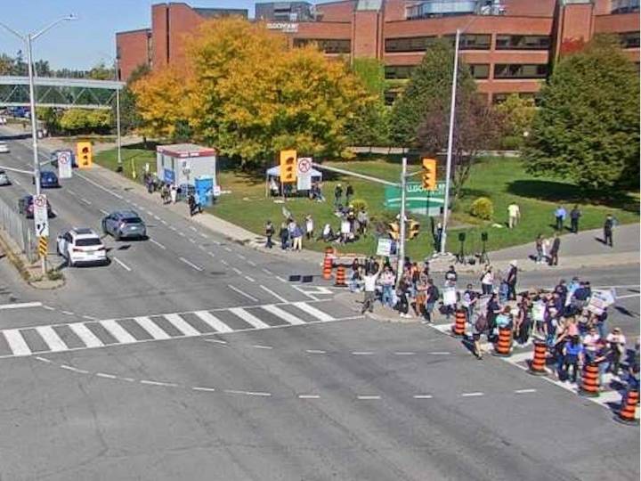Striking support staff block access to Algonquin College
