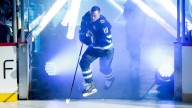 Jonathan Toews' return NHL greeted with loud cheers during debut with hometown Winnipeg Jets