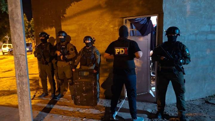 Megaoperativo antidrogas en Laguna Paiva: once allanamientos y cinco detenidos