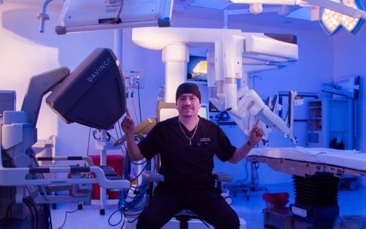 Con dos cirugías, a cargo del oncólogo Ricardo Morales, se puso en marcha el Centro de Cirugía Robótica y Oncológica en el Hospital Adolfo López Mateos