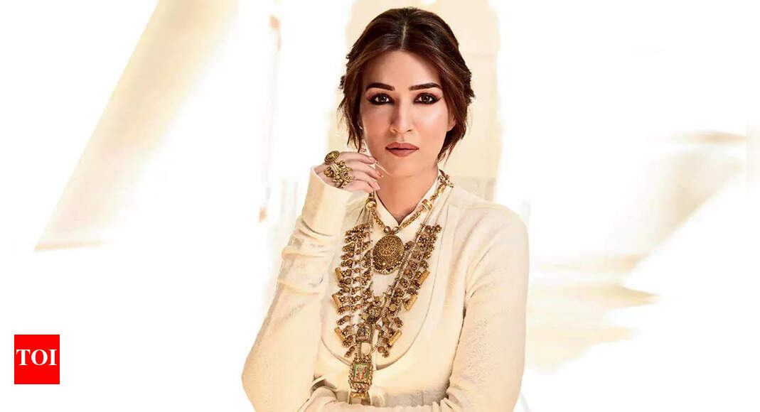 Rings, tennis bracelets, 18K gold jewellery, coloured gems: All that’s glittering this Dhanteras